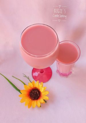 A picture of Strawberry millet drink(kunun zaki).