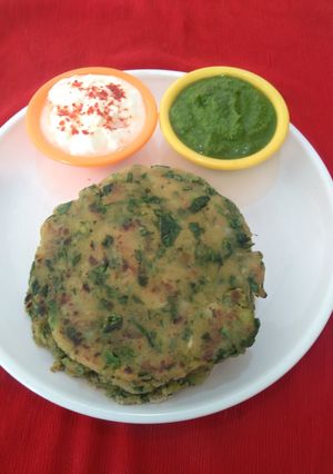 A picture of Palak paratha.