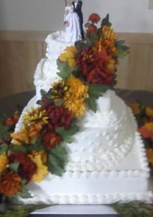 A picture of TL's Creamy White Frosting.