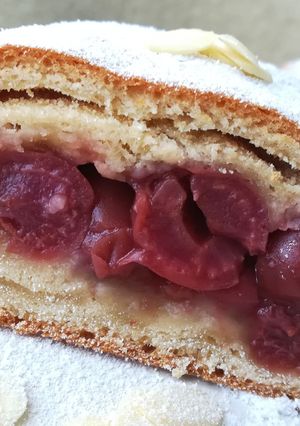 Kelt tésztás grízes - meggyes recept fotója