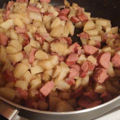 A picture of Kielbasa and Potatoes.