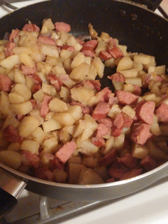 A picture of Kielbasa and Potatoes.