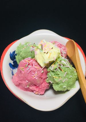 Una foto de Helados Cremoso de Matcha, frambuesas y limón 🍨