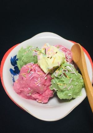 Una foto de Helados Cremoso de Matcha, frambuesas y limón 🍨