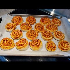 A picture of Easy Pizza Rolls.