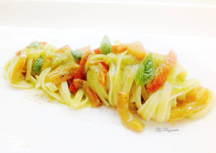 Linguine rigate con peperoni e frullato di zucchine fritte