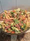 Ensalada de pasta y lechuga, atún🥬🥔🥕🥚