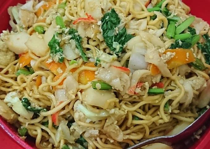 Resep Mie Goreng Seafood Edisi Kepiting Oleh Imelda (Dapur Momji) - Cookpad