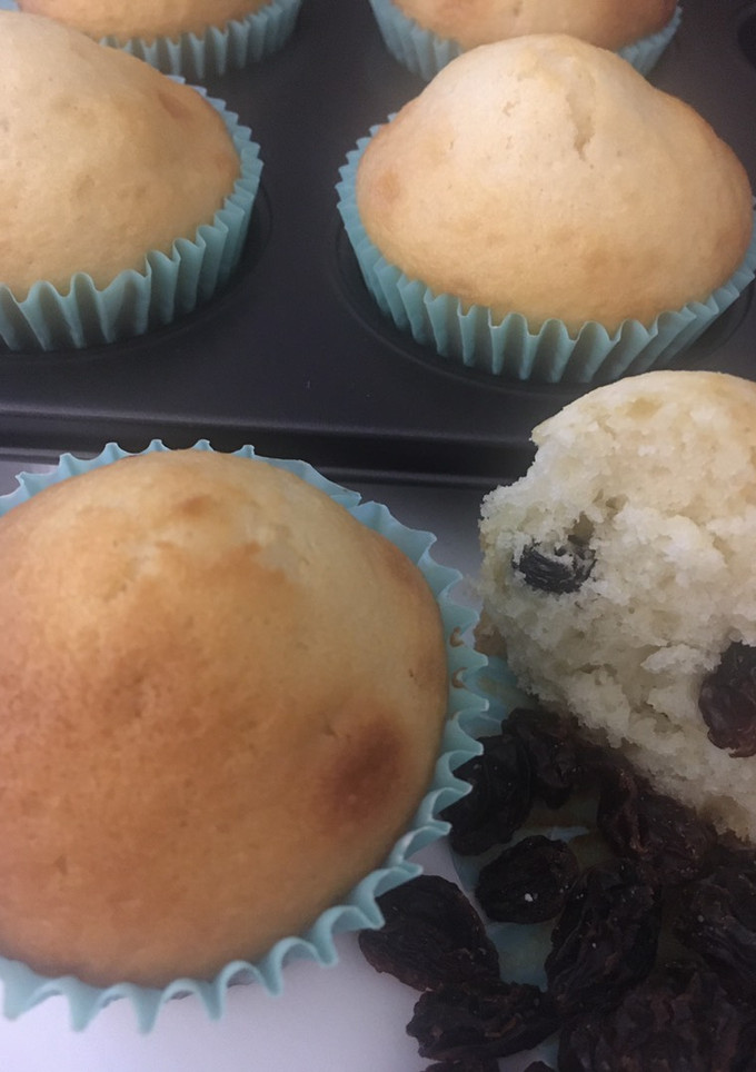 Una foto de Uvas pasas 🍇 (en muffins 🧁de coco 🥥)🍇🧁🧁🥥🥳🥰❤️