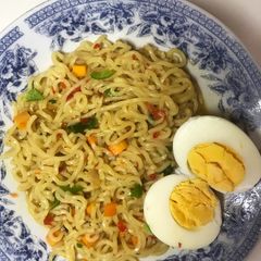 A picture of Veggies indomie and boiled egg.