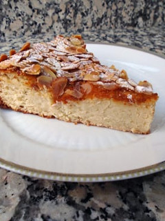 Una foto de Tarta de almendra, ricotta y limón