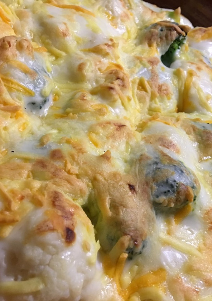 Una foto de Gratinado de brócoli y coliflor con bechamel vegana