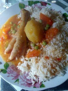 Una foto de Estofado de patitas de pollo