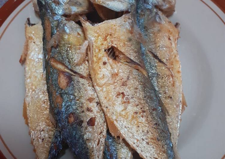 Cara Gampang Menyiapkan Ikan kembung goreng, Bikin Ngiler