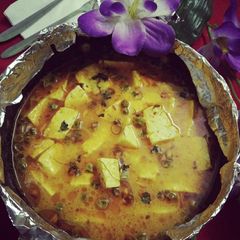 A picture of Matar paneer.
