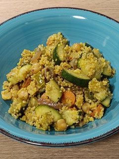 Una foto de Cous-cous de garbanzos y verduras al Ras el Hanout