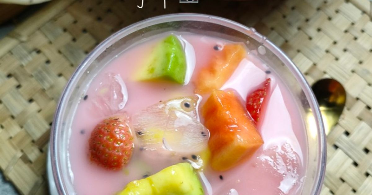 Es campur Alpukat Strawberry (1039)