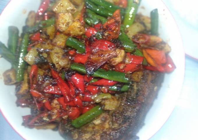 Ayam goreng bumbu sambal hati