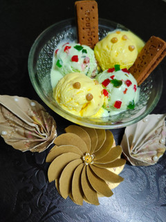 बटर स्कॉच और ट्रूटी फ्रूटी आइसक्रीम (butterscotch aur tutti frutti ice cream recipe in Hindi) रेसिपी मुख्य फोटो