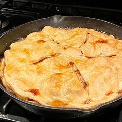 A picture of Cast iron apple pie.