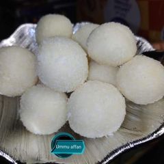 A picture of Coconut laddo.