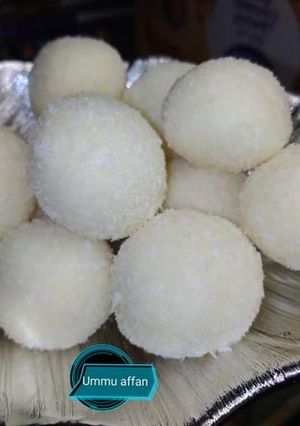 A picture of Coconut laddo.