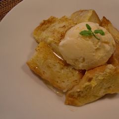 A picture of French Toast.