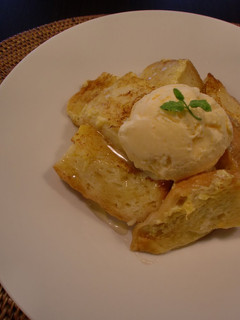 A picture of French Toast.