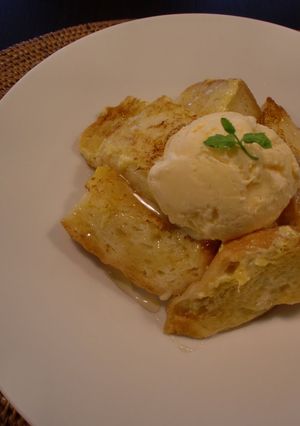 A picture of French Toast.