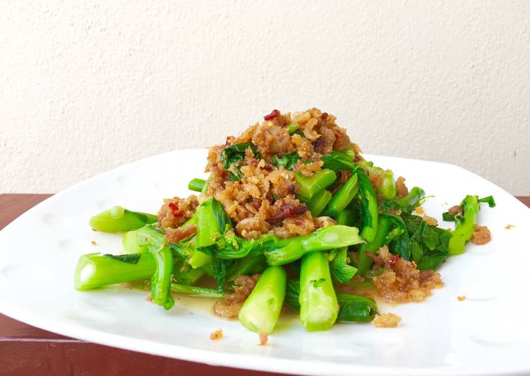 Steps to Prepare Speedy Choy Sum Top Dried Shrimp /Hae Bee