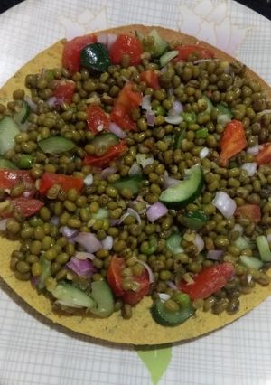 A picture of Khakhra Moong pizza (Healthy breakfast).