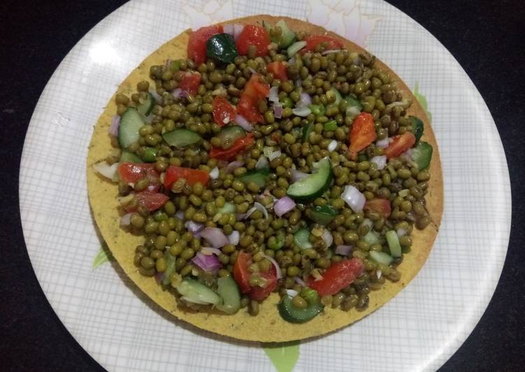 Step-by-Step Guide to Prepare Award-winning Khakhra Moong pizza (Healthy breakfast)