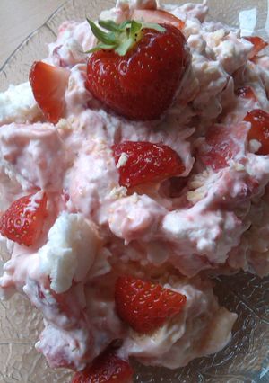A picture of Vickys Eton Mess (Traditional Version).