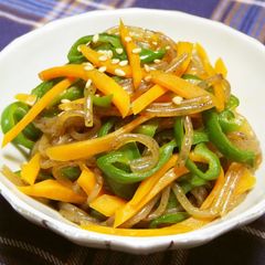 A picture of Green Pepper, Carrot, and Shirataki Noodle Kimpira.