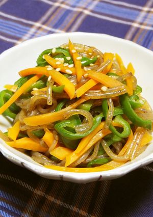 A picture of Green Pepper, Carrot, and Shirataki Noodle Kimpira.