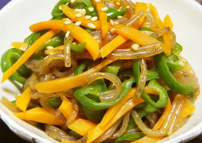 Recipe of Delicious Green Pepper, Carrot, and Shirataki Noodle Kimpira