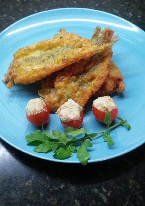 Una foto de Lomitos de pejerrey con tomatitos cherry rellenos