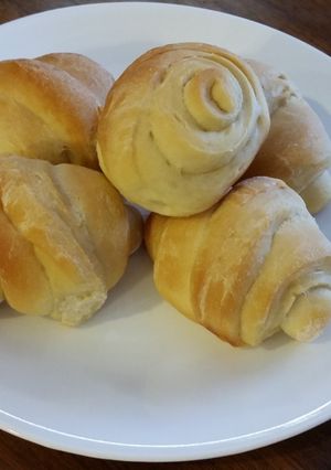 A picture of Delicious Dinner Rolls.