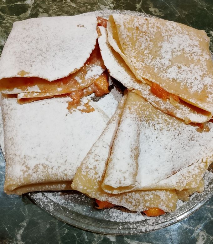 Foto di Crepes alle pesche e amaretti