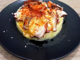 Pulpo a la gallega sobre puré de patata y coliflor
