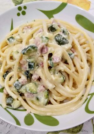 Foto di Bucatini con zucchine e pancetta