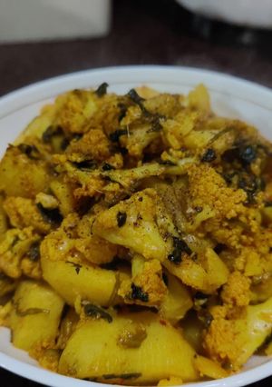 A picture of Gobhi with methi.