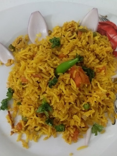 તવા પુલાવ (Tawa Pulao Recipe In Gujarati) રેસીપી મુખ્ય ફોટો