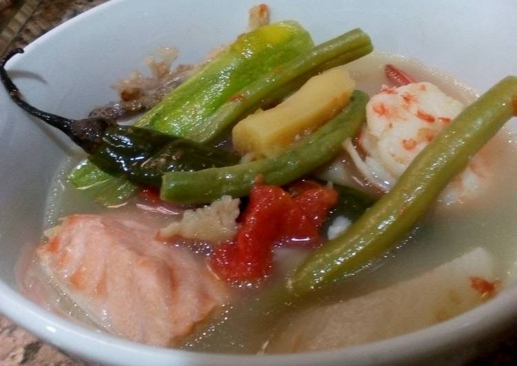 Recipe of Speedy Seafoods soup(sinigang)