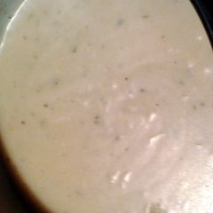 A picture of leg of lamb gravy.