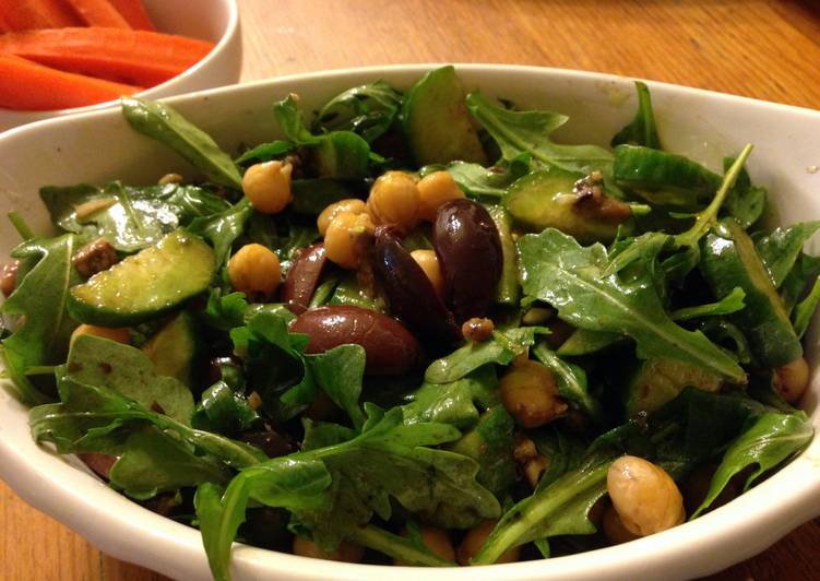 How to Prepare Super Quick Homemade Arugula, Anchovies and Chickpea Salad