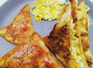 Foto resep Roti toast isi telur keju bombay dn selai stroberi