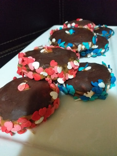 Una foto de Galletones de chocolates y mostacillas