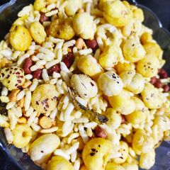 A picture of Makhana Bhel.