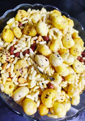 A picture of Makhana Bhel.